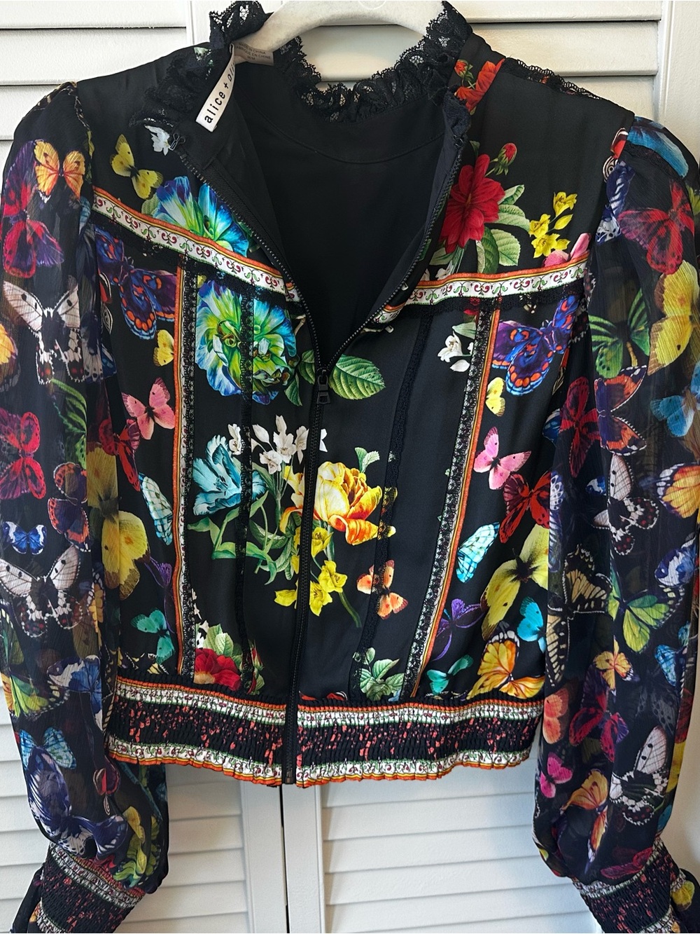 Alice + Olivia Black Multicolor Floral & Butterfly Cropped Blouse - Picture 8 of 8